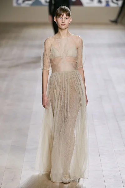 Look 12